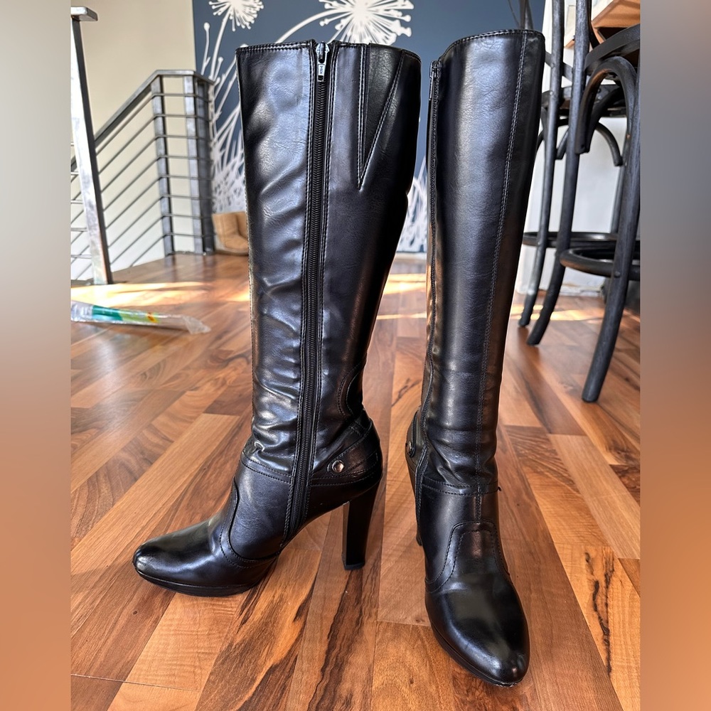 Jessica Simpson Women’s boot size 8